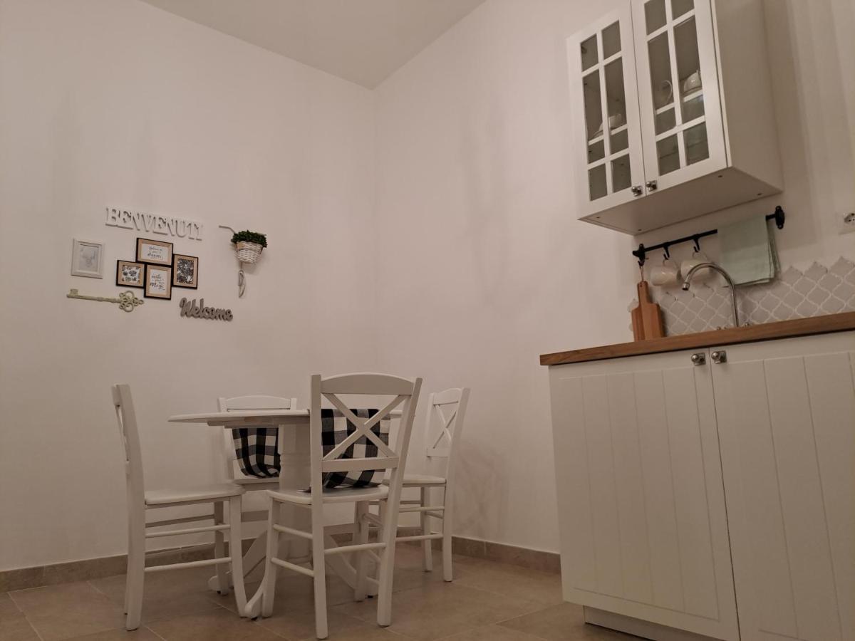 Dimora 52 Apartment Наполи Екстериор снимка
